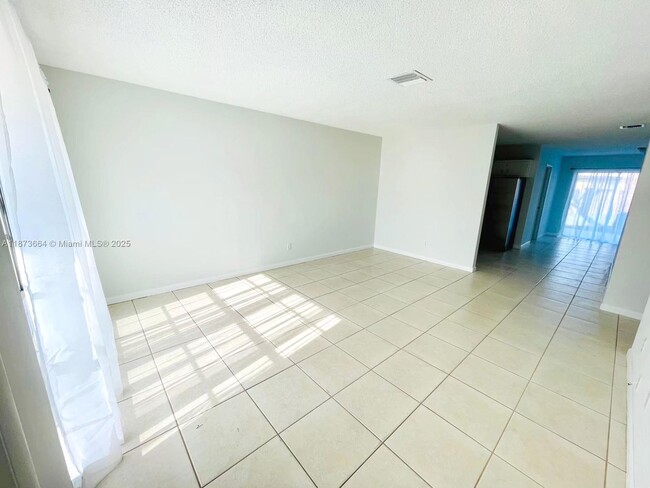 Building Photo - 4503 SE Ontario Dr
