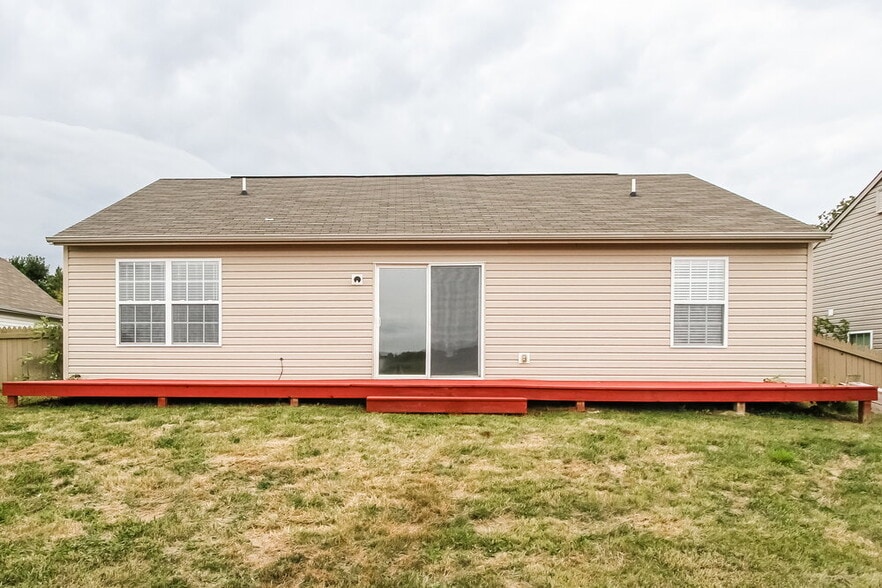 Building Photo - 9016 Hosta Way