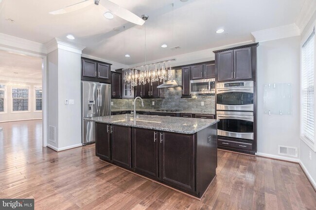 Building Photo - 704 Quayside Ct