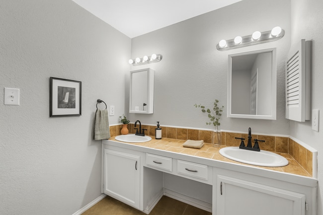 Building Photo - BEAUTIFUL 3 Bedroom, 1 Bathroom in Allen, Texas!