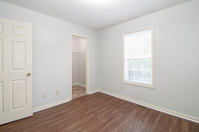 Building Photo - 3256 N Senseney Cir