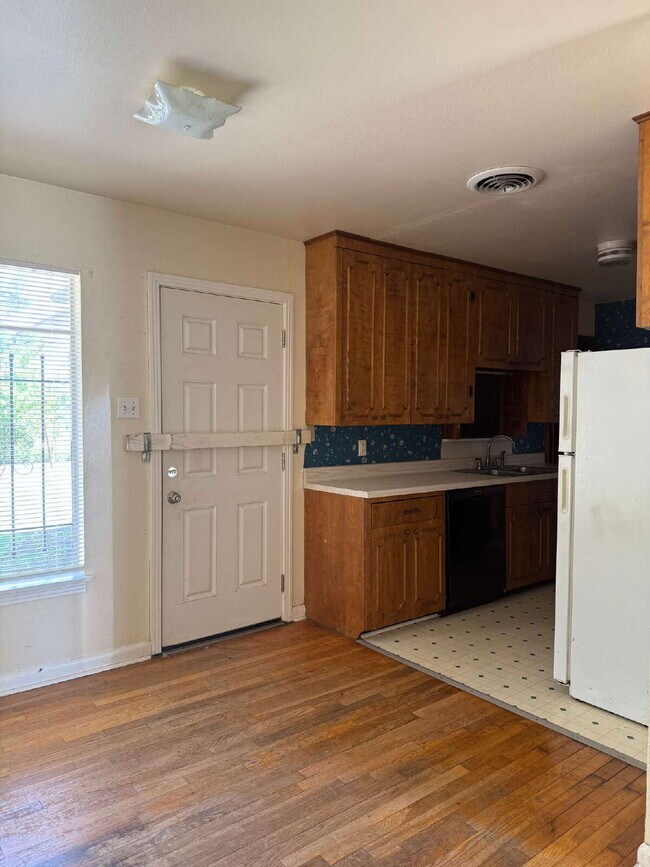 Building Photo - 419 Rosemont Dr