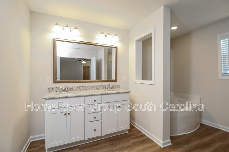 Building Photo - 3085 Litchfield Ave