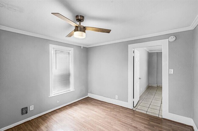 Building Photo - 113 S Grove St