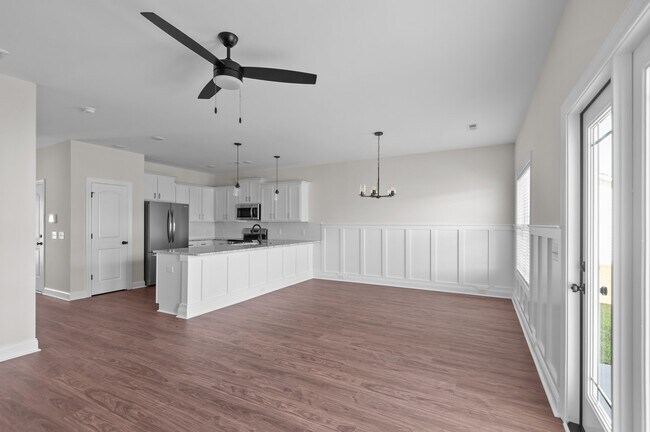 Building Photo - 4400 Laurel Rdg Dr