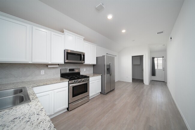 Building Photo - 18450 White Stallion Ln