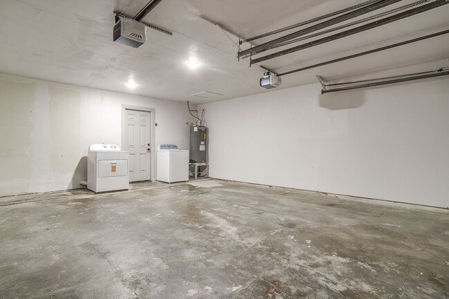 Building Photo - Amazing Modern- 3 Bedroom, 2 Bath Ready for New Tenants- Burleson ISD- 76028