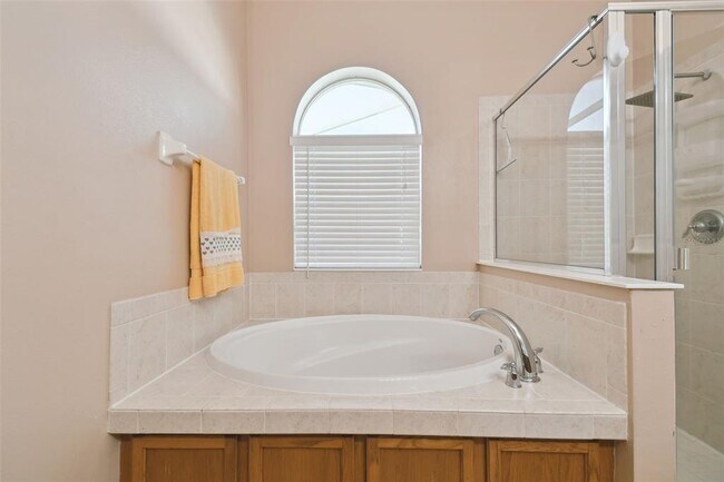 Building Photo - 258 Henley Cir