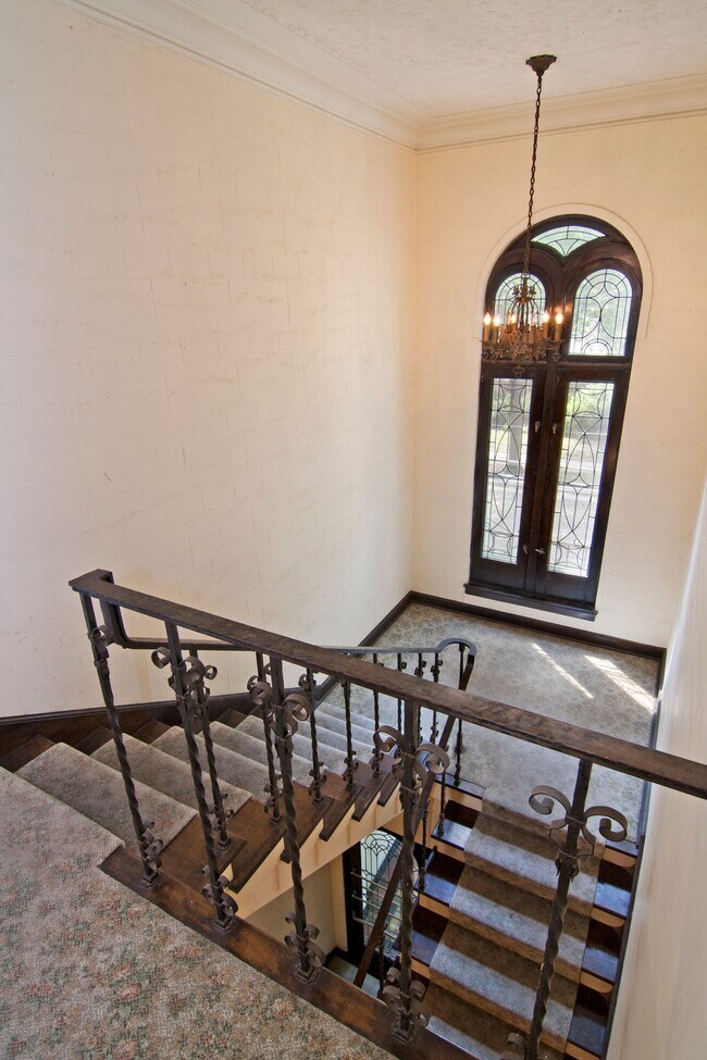 Building Photo - 3305 Fremont Ave S