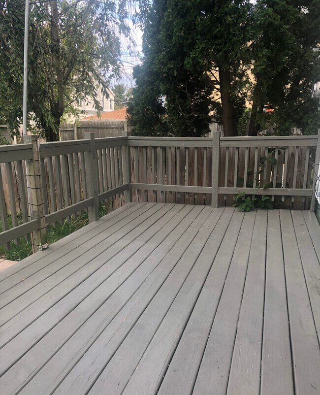 Building Photo - 2627 N Bartlett Ave