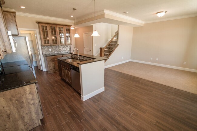Building Photo - Italian Villages | 3- Bedroom Townhome