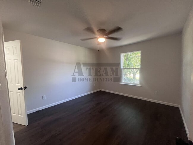 Building Photo - Beautifully updated 3-bedroom, 2-bath home
