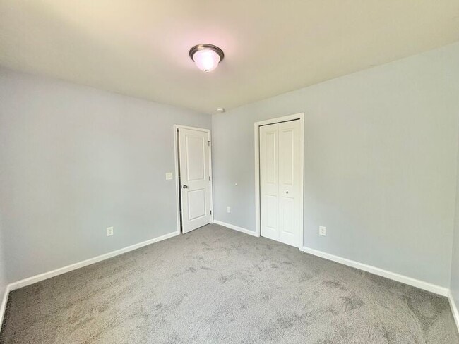 Building Photo - 390 Fieldspar Ln