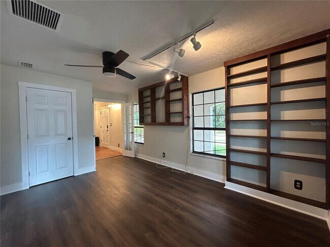 Building Photo - 3322 NW 39th Ter