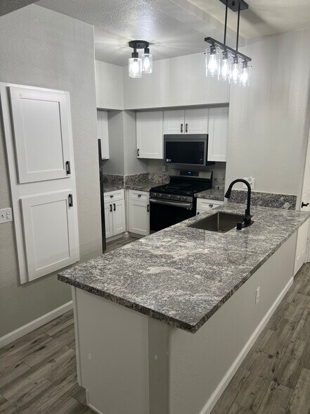 Building Photo - 2251 Wigwam Pky