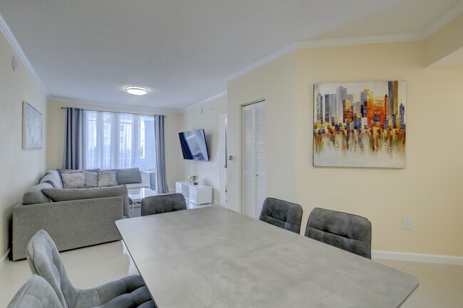 Building Photo - 17100 N Bay Rd