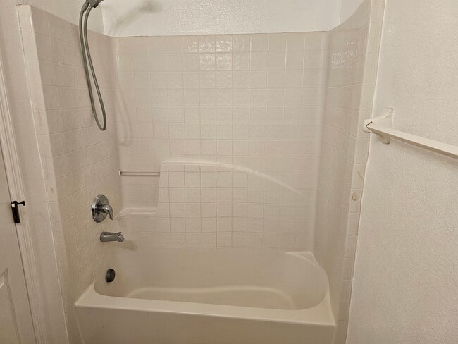 Building Photo - COMING SOON!   CUTE!  3 BEDROOM / 2 BATH - HALF DUPLEX (DELTONA)