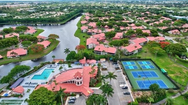 Building Photo - 7677 Lexington Club Blvd