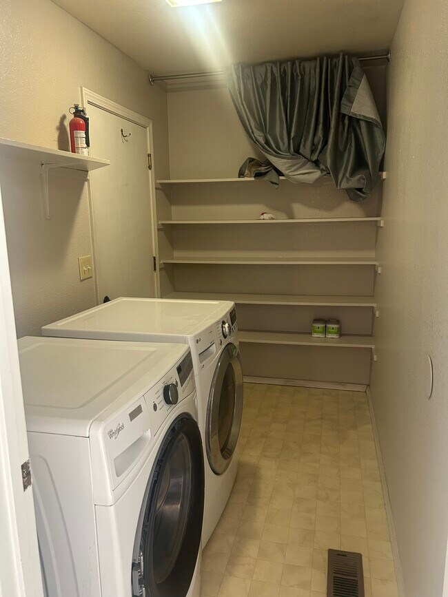 Building Photo - 1808 Rock Ct