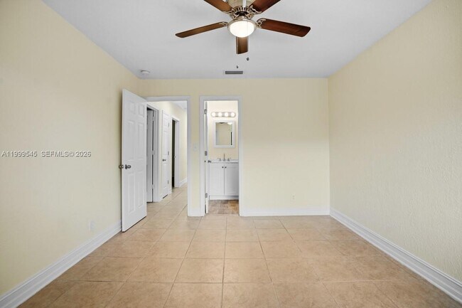 Building Photo - 7604 SW 10th Ct