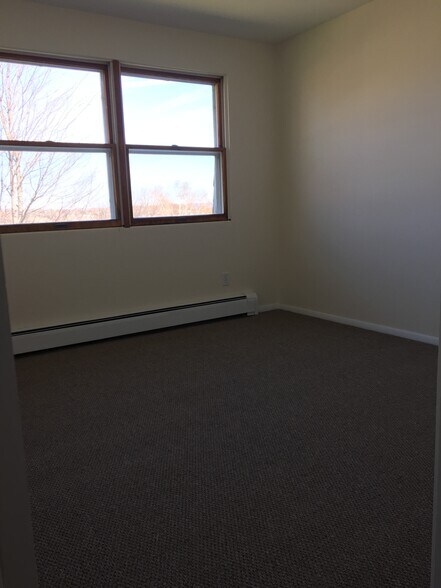 Building Photo - 916 Squires Ave