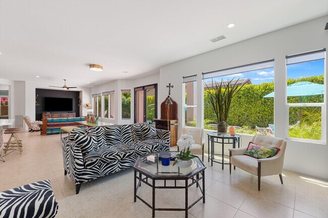 Building Photo - 61185 Soaptree Dr