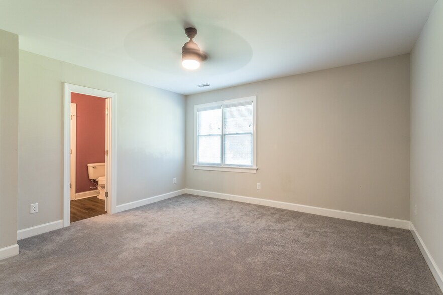 Building Photo - 2565 Oakes Plantation Dr