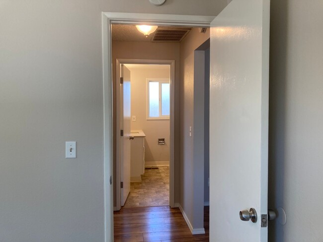 Building Photo - 2 Bedroom 1 bath Brownsville, Oregon