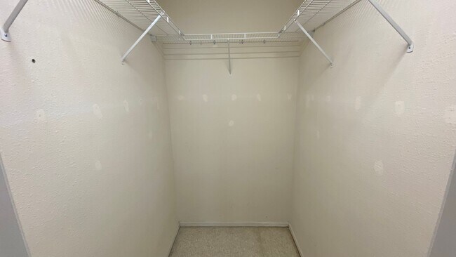 Building Photo - 2 Bedroom, 2 Bath Townhome in Beautiful La...