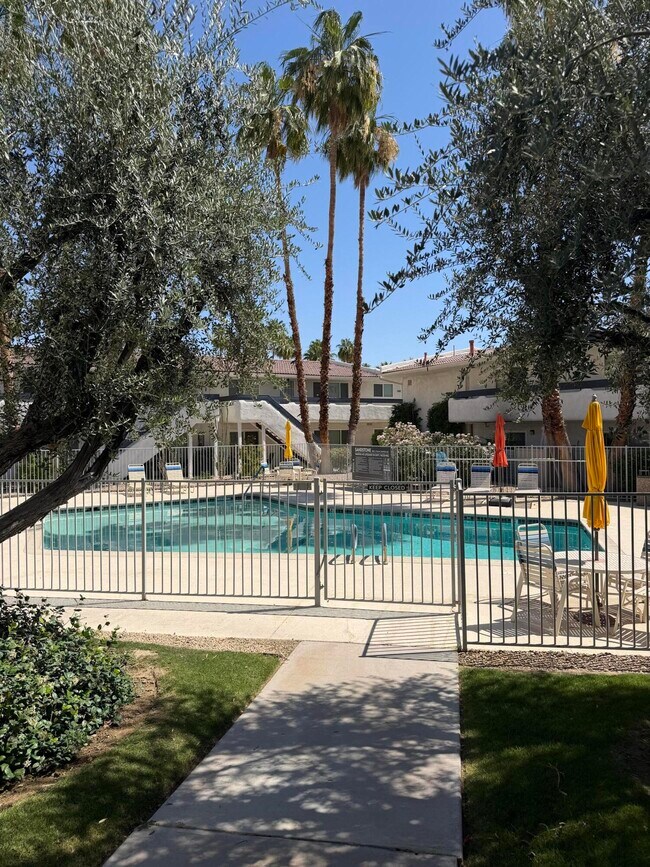 Building Photo - 1950 S Palm Canyon Dr