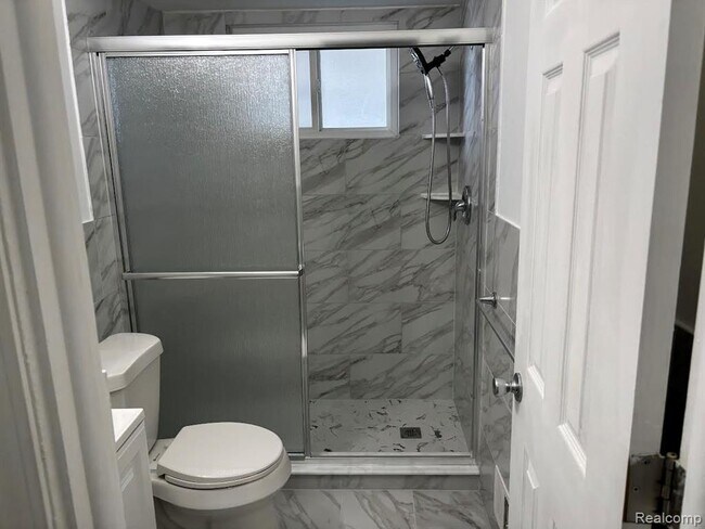 Building Photo - 4830 Briarwood Ave