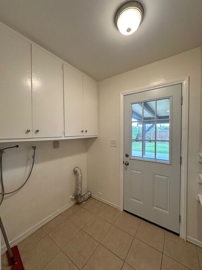 Building Photo - Stunning 5 bedroom tree lined cul-de-sac street in West Hills