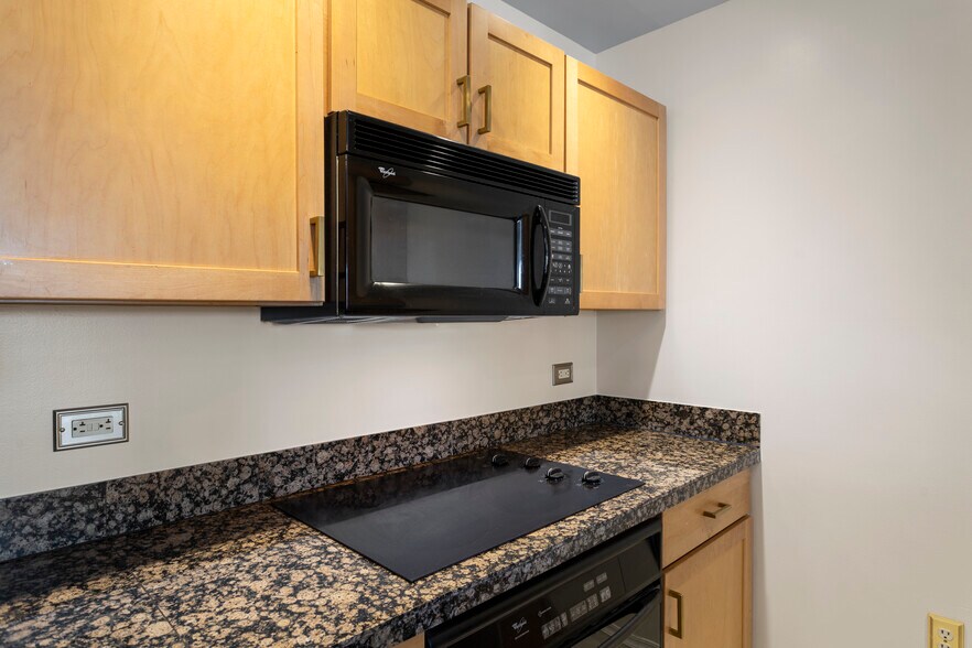 kitchen - 300 W 11th Ave
