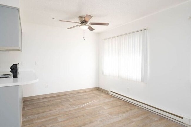 Building Photo - 2 bedroom unit close to downtown Gresham!!