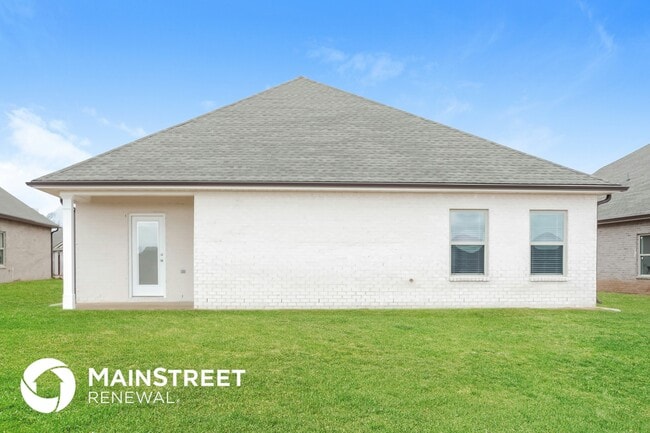 Building Photo - 14704 Greenleaf Dr