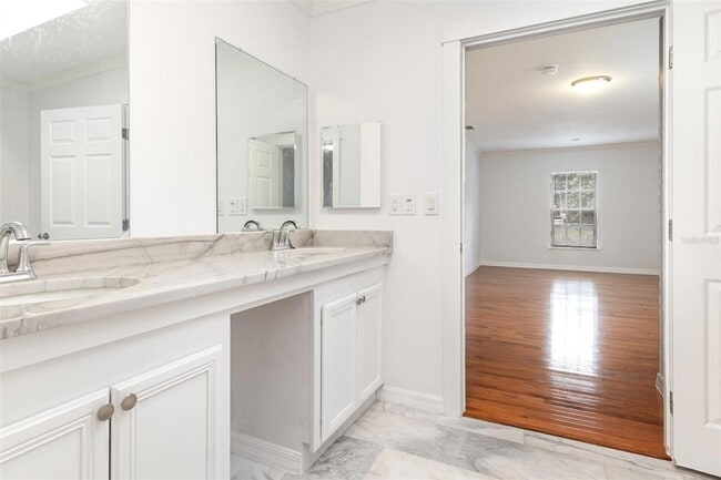 Building Photo - 932 Augusta St