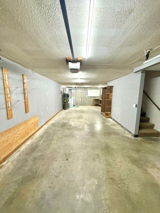 Building Photo - 8833 A Midvale Ave N