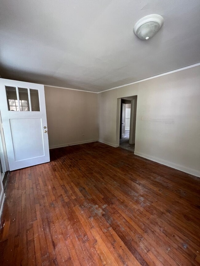 Building Photo - 517 Williams St