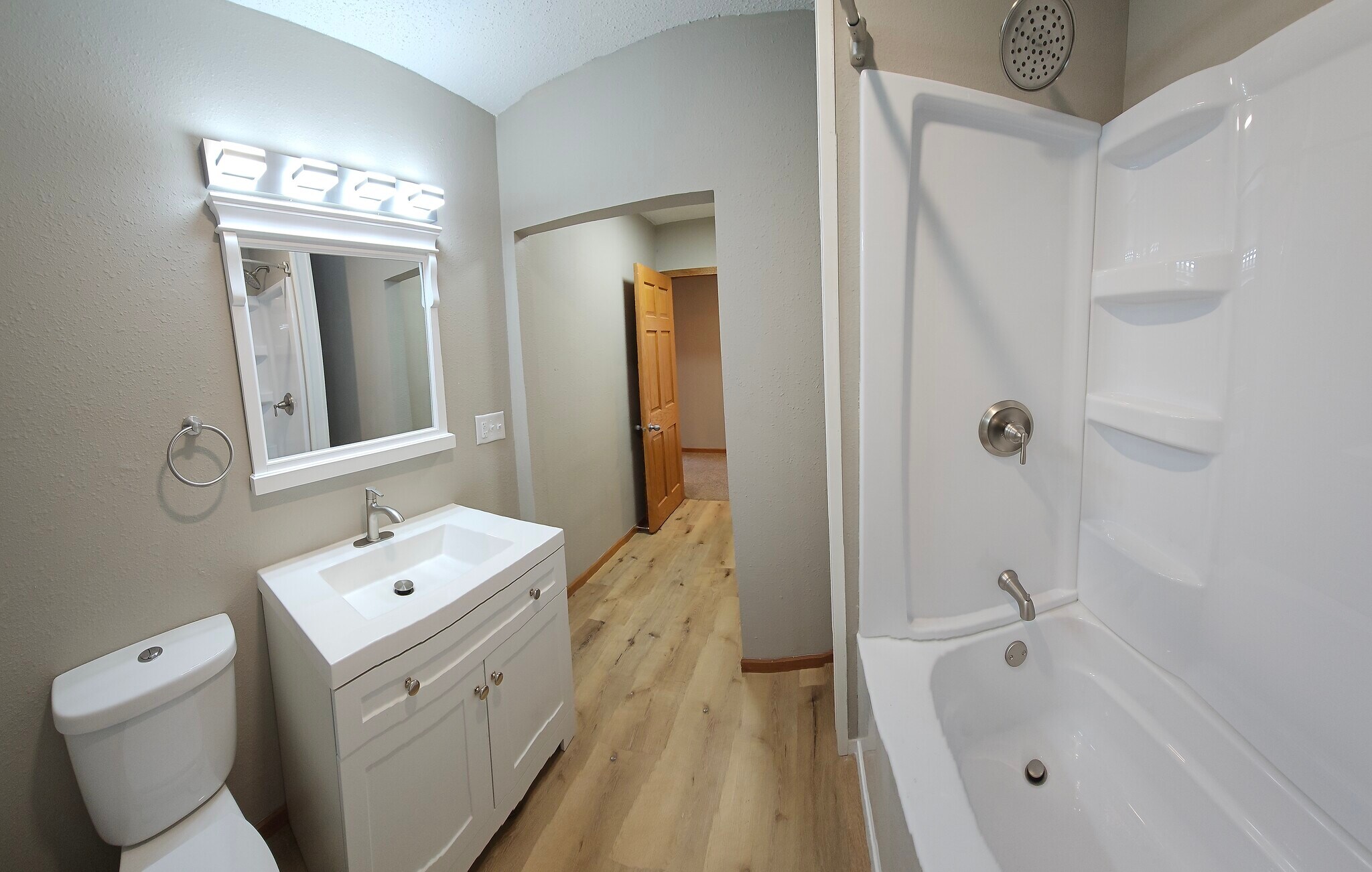 upstairs bathroom - 506 Bay St