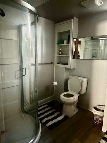 Building Photo - 1117 E Court St