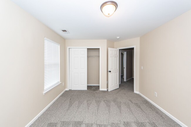 Building Photo - 4 Bedroom 2.5 Bath Home in Felder Creek - ...