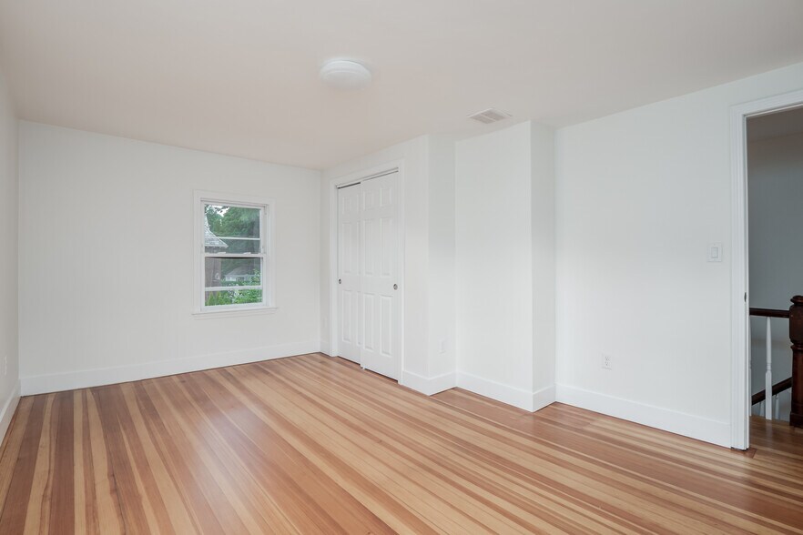 Building Photo - 92 Clinton Place Unit #2