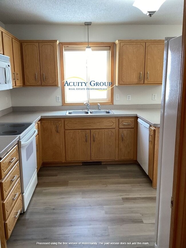 Building Photo - 3BR, 3BA Three Level Split in Zimmerman