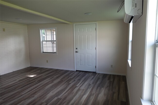 Building Photo - 918 Lehman St