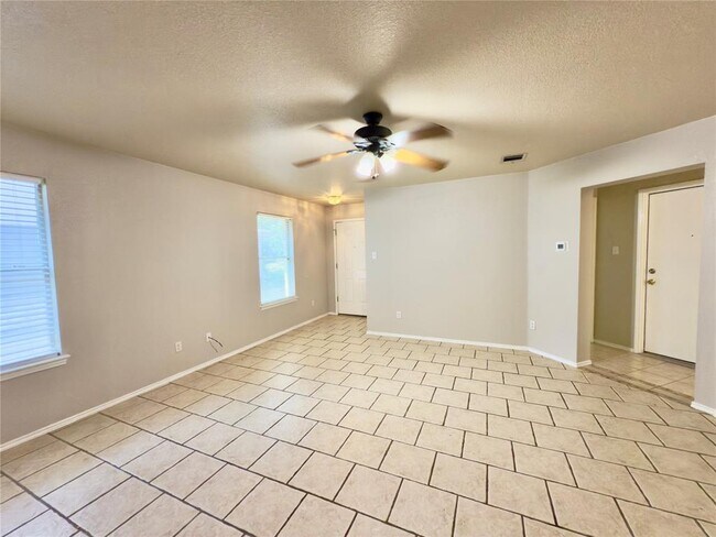 Building Photo - 1030 Moser River Dr