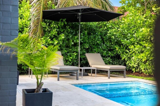 Building Photo - 1651 SW 13th Ave