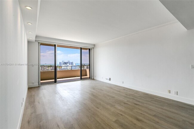Building Photo - 251 Crandon Blvd
