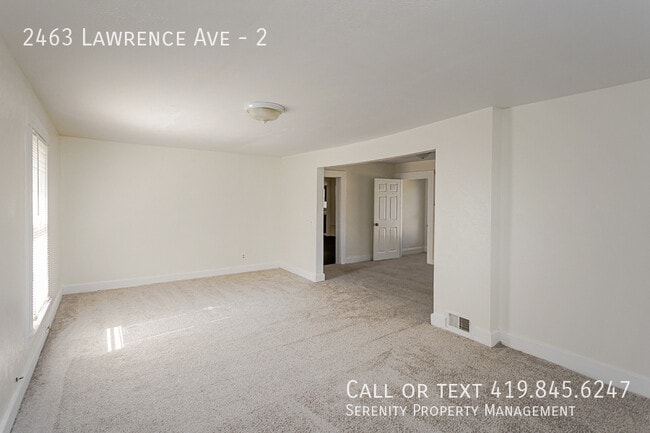 Building Photo - 2463 Lawrence Ave