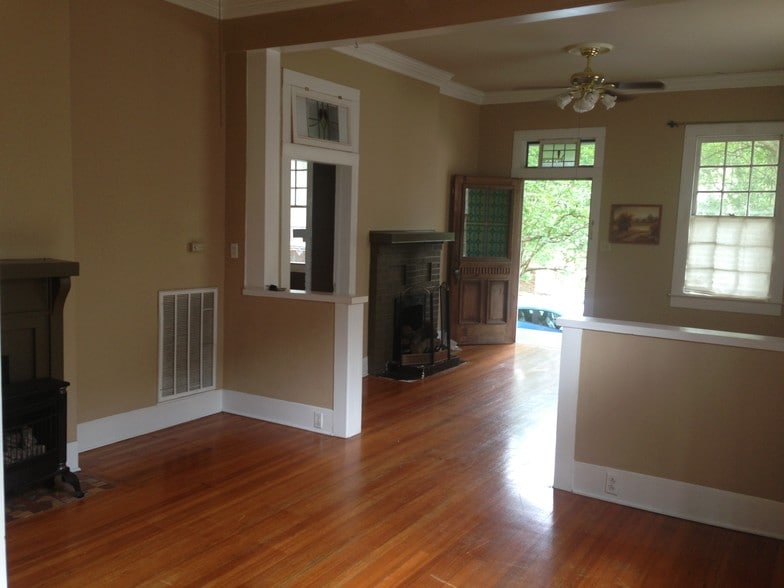 Huge Dining area - 746 Europe St