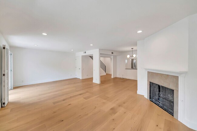 Building Photo - 4424 Coldwater Canyon Ave